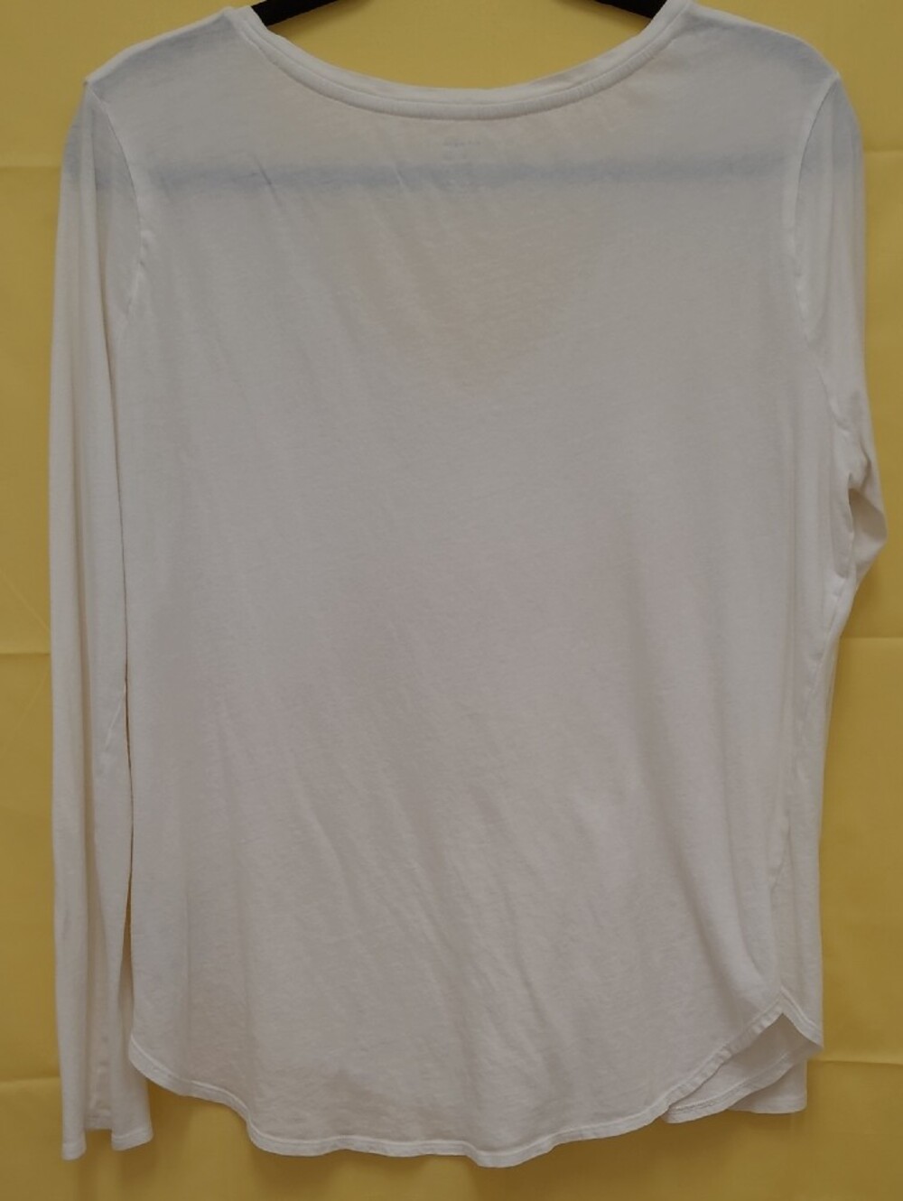 Old Navy White V-Neck Long Sleeve Women's Tee - Picture 2 of 4